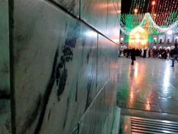 معجزه ای به نام "محمد" در ورودی صحن آزادی حرم امام رضا(ع)+عکس