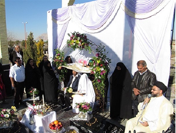 پیوند آسمانی یک زوج مبارکه ای در جوار شهدای گمنام/ تصاویر