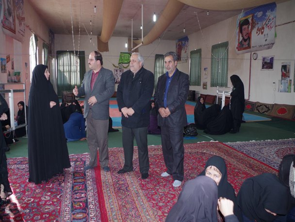 دوره آموزش قالی‌بافی در شاندیز برگزار شد