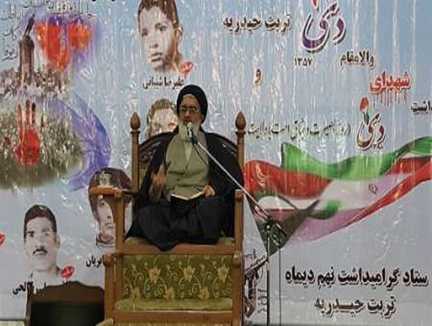 حضور به موقع مردم در 9 دی آتش فتنه را خاموش و فتنه گران را به حاشیه راند