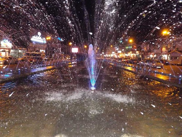 افتتاح آبنمایی جدید در میدان انزلی