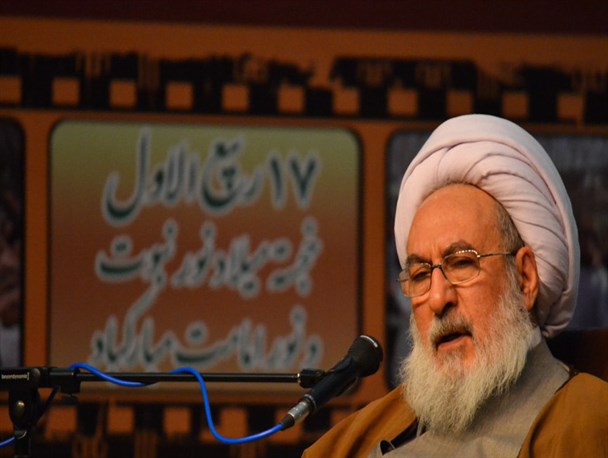 صعه‌ی صدر رهبر و حضور مردم فتنه سبز کاغذی را از بین برد/ عده‌ای با آنکه نتیجه‌ی برجام را می‌بینند بازهم به ‌آمریکا متمایل‌‌اند