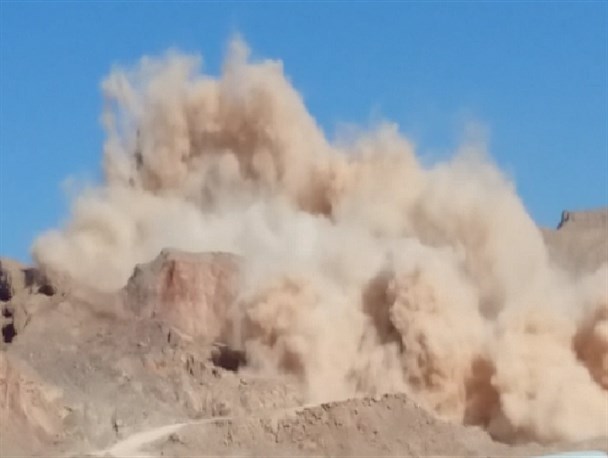 گردوغبار معادن سنگ در حلق اهالی روستای دنبی/ وقتی ممنوعیت ها فقط سد راه امرار معاش می شود