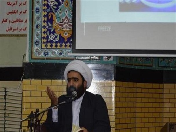 کسی که در فتنه ساکت ماند در جبهه استکبار است/اشرافی گری برخی مسئولان ادامه جریان فتنه است