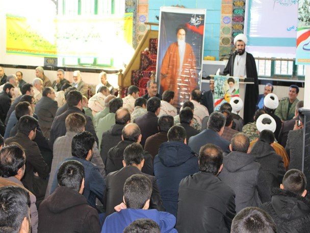 جهل ملت در هر زمانی رهبر و ولی را با وجود شایستگی خانه نشین می کند