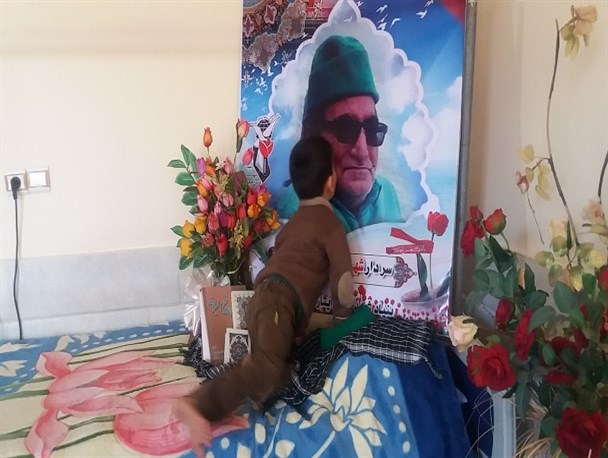 پرچم اسلام را بر زمین نگذارید و از مقام معظم رهبری پشتیبانی کنند
