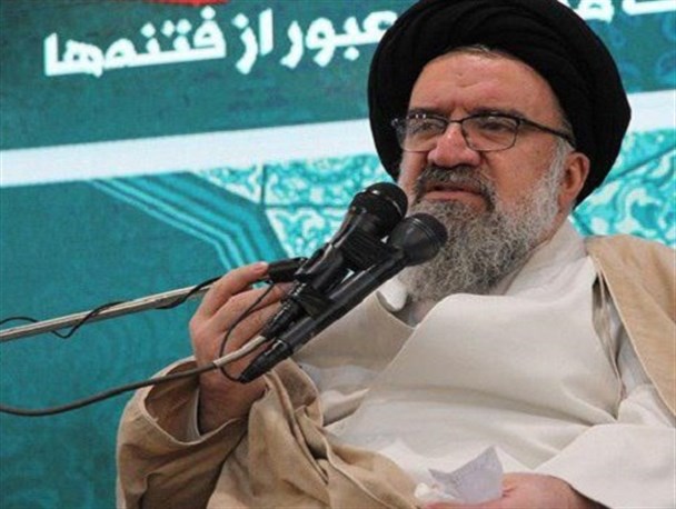 در مراکز تصمیم گیری کشور نفوذ وجود دارد/ تخریب اعتقادات مردم در فضای مجازی