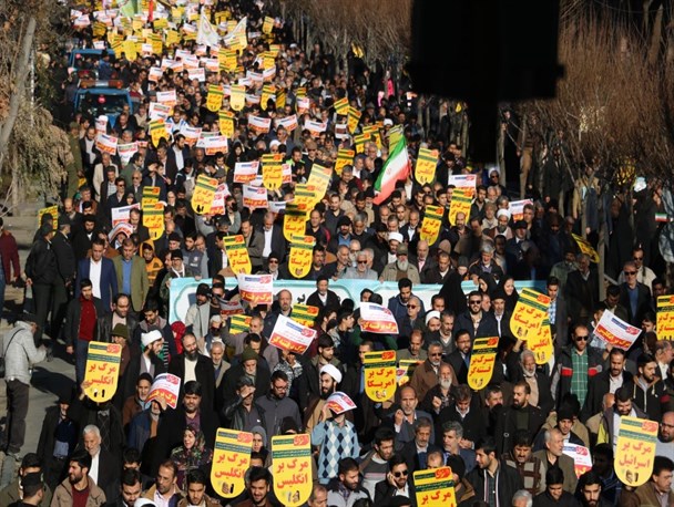 خروش البرزی ها در حمایت از 9 دی 10 ساله شد/ حجت‌الاسلام سعیدی: عده ای در مجلس برای در حصر بودن سران فتنه اشک تمساح می ریزند + تصاویر