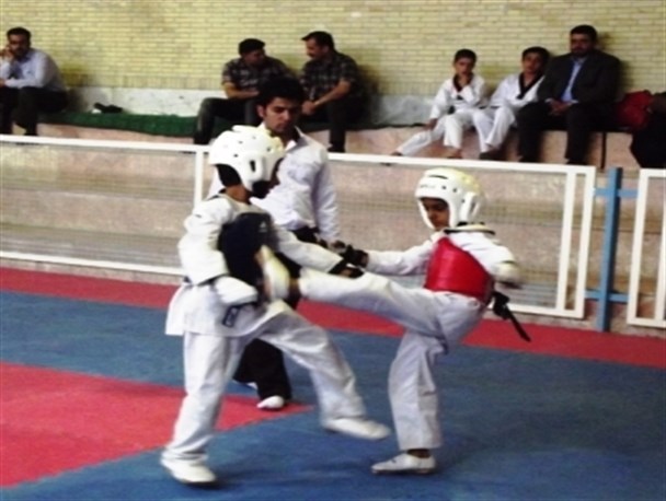 ۱۵۰ تکواندو کار بافقی با یکدیگر رقابت می کنند
