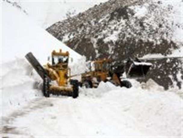 برفروبی2هزارکیلومتر از راههای روستائی شهرستان کبودرآهنگ