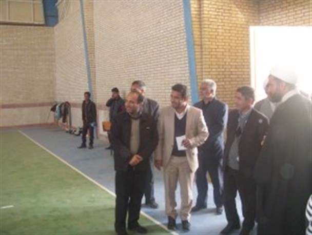 بازدید مسئولان نیمروز از محل نمایشگاه و جشنواره دهه فجر+تصاویر