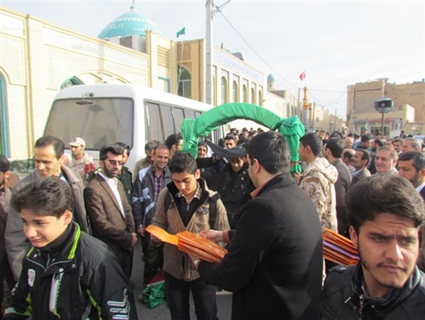 اولین کاروان دانش آموزان سمنان به مناطق عملیاتی جنوب اعزام شدند