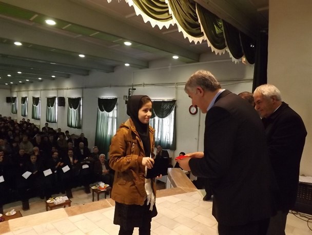 از برترین های کنکور شهرستان سراب تقدیر شد