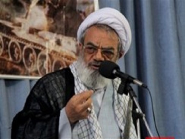 مسئولین به هر اندازه ای که در توان دارند آرمان های انقلاب را به نسل جوان منتقل کنند