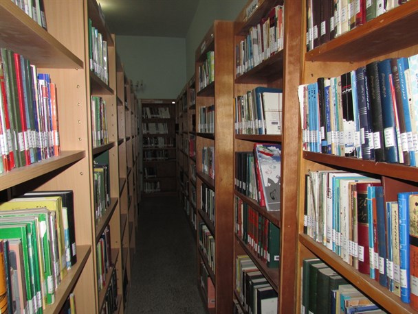 نبود سالن مطالعه اصلی ترین مشکل کتابخانه شهید مطهری جاجرم