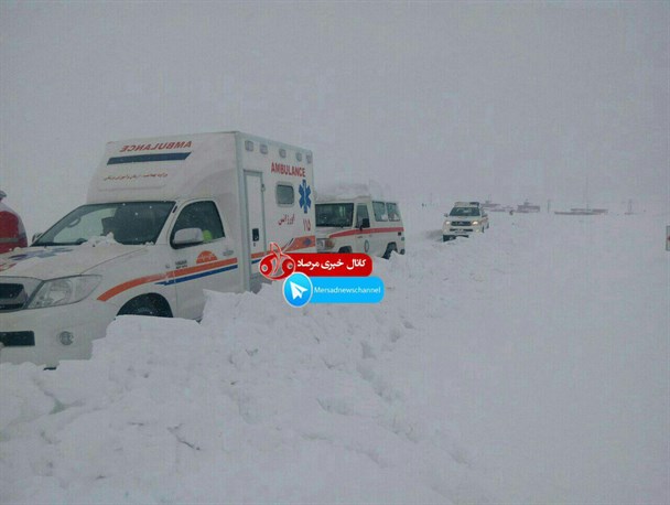 نابسامانی در کرمانشاه با بارشهای اندک/ از مادر باردار گرفتار در برف تا اعزام بیمار با وانت