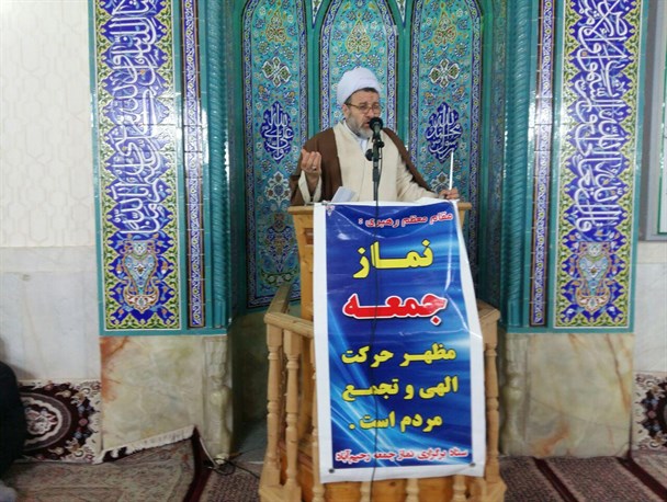 تردد ماشین آلات سنگین جاده های شهرستان را نیز تخریب کرده است