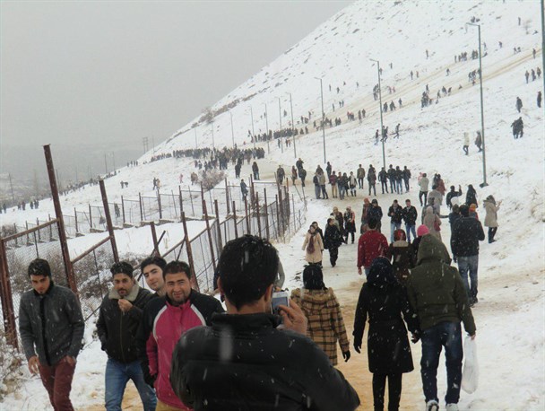 موج خوشحالی و شکرگزاری مردم از بارش برف در کردستان/ رانندگان در روزهای برفی با زنجیر چرخ در سطح شهر تردد کنند