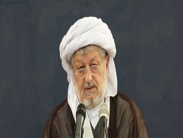 تذکر به برخی رسانه ها به جای خدمت رسانی به مردم گرفتار در برف/ امام جمعه اهل سنت پاوه: به جای تذکر به اطلاع رسانی رسانه ها، ماشین آلات به روز و خدمات موثر بدهید