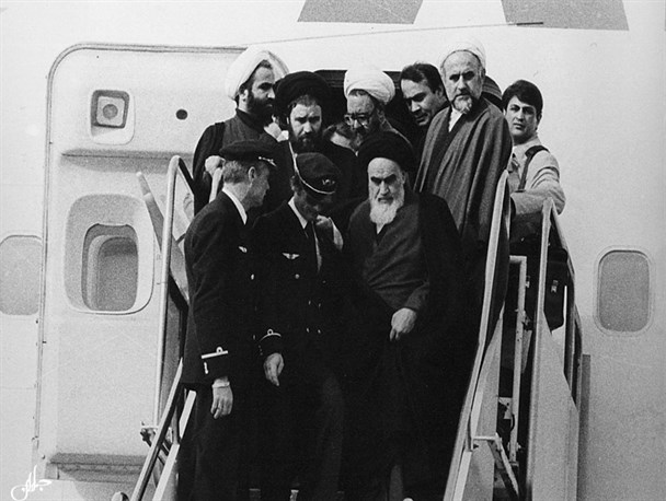 لحظاتی که تاریخ هرگز فراموش نخواهد کرد/ طواف عاشقان به گرد امام روح‌ا...