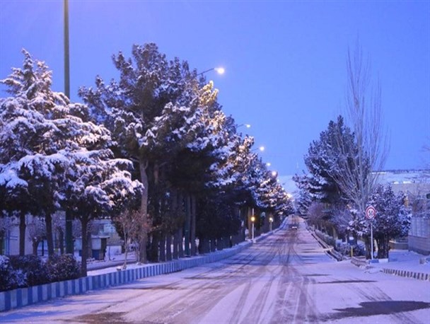 لباس سفید بر تَن آشتیان + تصاویر