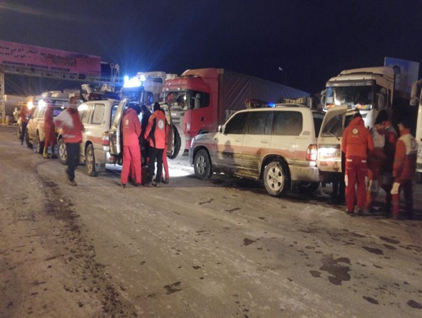 دستان مهربانی که دستگیر در راه ماندگان است/امداد رسانی هلال احمر زنجان به بیش از 3 هزار نفر در راه مانده