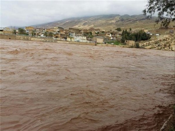 طغیان رودخانه کشکان؛ راه دسترسی ۱۵ روستای معمولان قطع شد