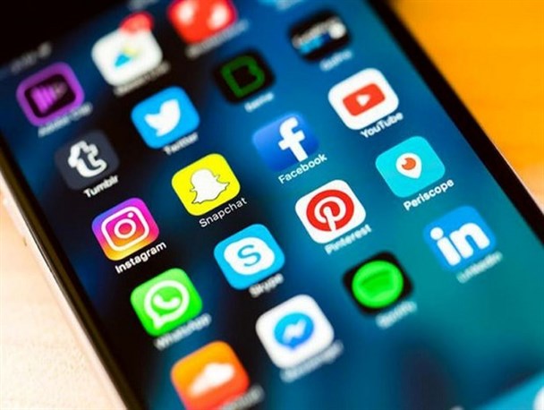 فضای مجازی عامل بحران هویت در میان نسل امروز است/ عطش دیده‌شدن در شبکه‌های اجتماعی از جوانان هیولا می‌سازد