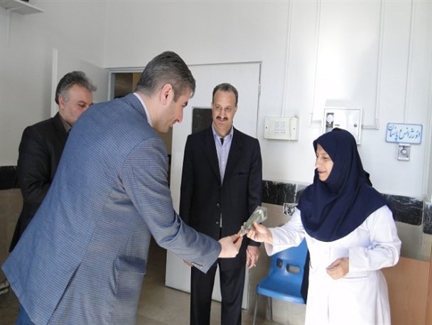 سپیدپوشان مراکز درمانی رودهن تجلیل شدند