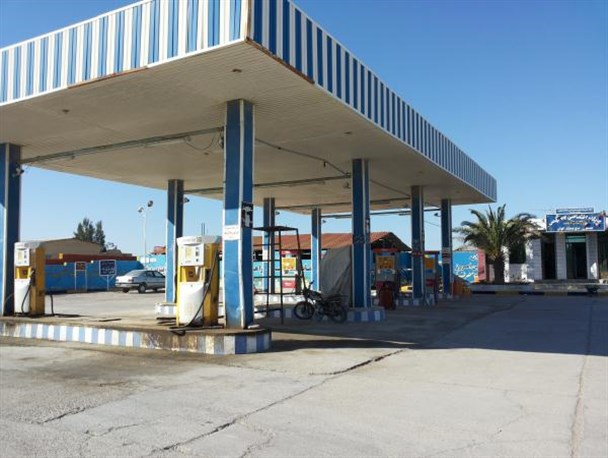 تعطیلی یک پمپ بنزین، موتور شهر را از کار انداخت/ اینجا هم پای مسائل مالی در میان است