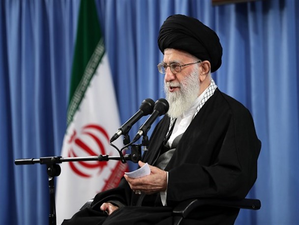 ملت هر مسئولی را که ایستادگی نکند، بی تردید پس می زنند