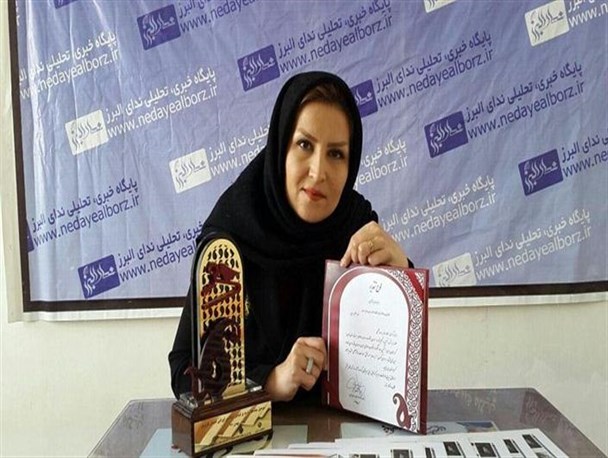 خیاطی از مشاغل درآمدزاست/ در جشنواره مد و لباس اسلامی صاحب مقام شدم