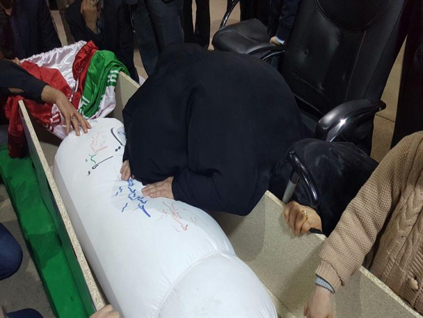 دیدار خانواده شهید سپهر با فرزند