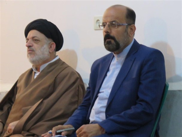 فرماندار هم تدین دارد و هم در بین مردم است / اعتقاد وی به انقلاب یک ارزش است