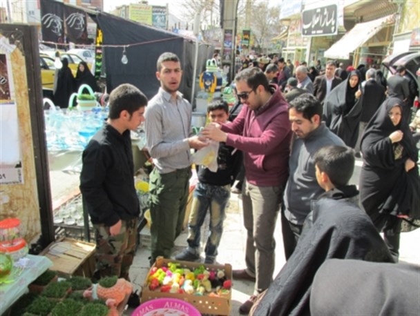 تاکید حجت‌الاسلام آل‌هاشم بر مدارا با دست‌فروشان شهر/ آیا مسئولان شهری این یک ماه را بیخیال بیکاران فصلی می‌شوند؟