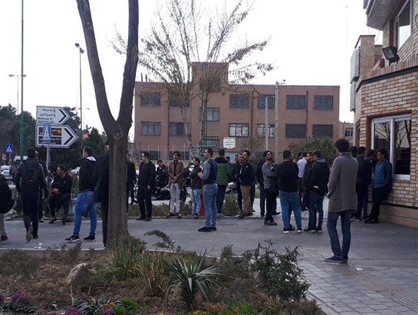 تجمع اعتراضی کسبه شهرری نسبت به برگزاری نمایشگاه بهاره