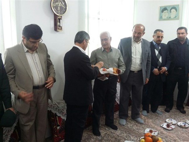 دیدار  مسئولین شهرستان شفت با خانواده های شهدا