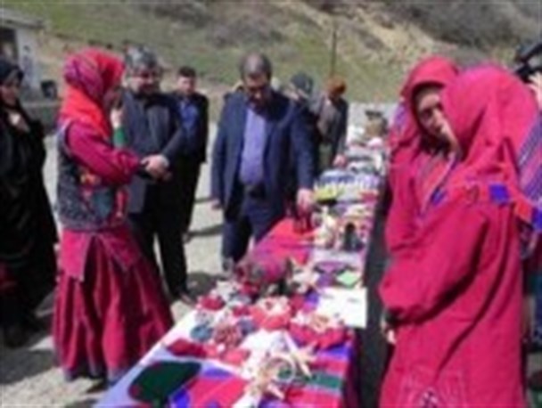گزارش تصویری/جشنواره غذاهای بومی و محلی و صنایع دستی روستای بلم جرک مینودشت