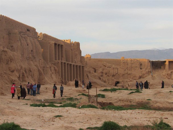 دومین بنای خشتی گلی ایران ؛ایستگاه نوروزی گردشگران