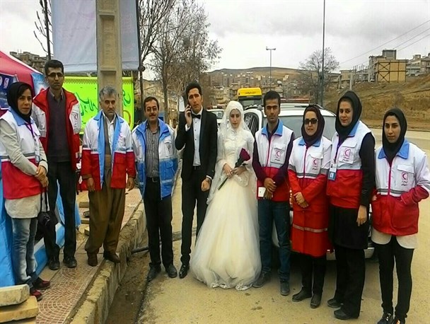 طعم شیرینی زندگی عروس و داماد کردستانی با گفتن" نه به تصادفات جاده ای " + عکس