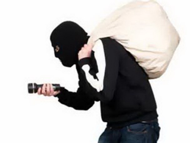 سرقت 60 میلیون تومان دارو از یک داروخانه با کلید همسر