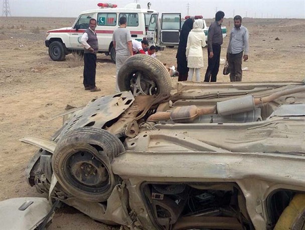 واژگونی سمند در محور اردکان - نائین هفت مصدوم داشت