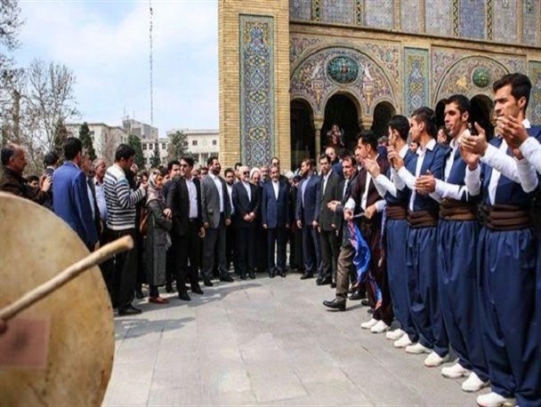 اجرای رقص کُردی توسط گروه «شنه شاهو» در مراسم جشن جهانی نوروز