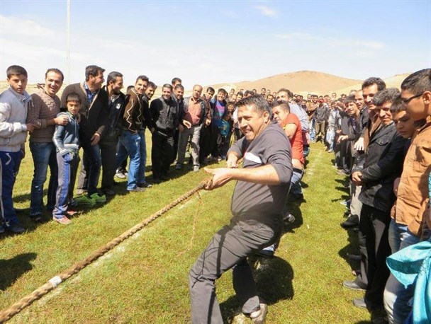 جشنواره نوروزی بازی‌های بومی محلی در فراهان برگزار شد + عکس
