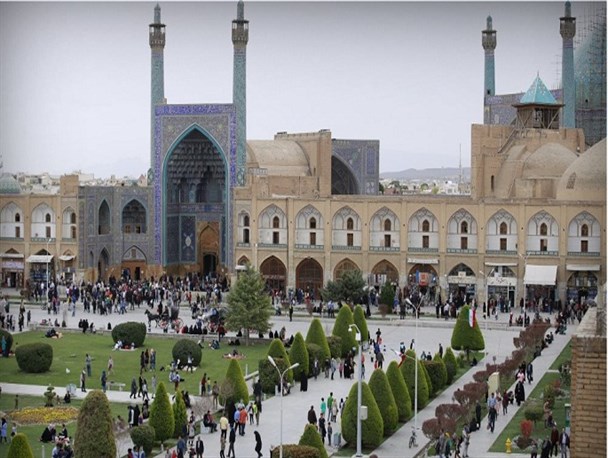 مسافران به تماشای نصف جهان آمده اند+  تصاویر