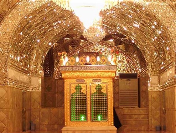 بازدید بیش از 200 توریست خارجی از امامزاده سید حمزه (ع) در تبریز