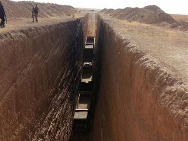 کشف بزرگترین خندق حفر شده توسط تروریست ها+فیلم
