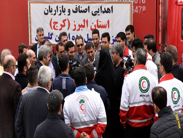 پخت 30 هزار قرص نان توسط اتحادیه نانوایان برای سیل زدگان/ 15 هزار گونی و 7 خاور اقلام کمکی به گلستان ارسال شد