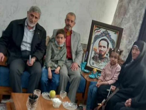سردار قاآنی با خانواده شهید مدافع حرم «سعید مجیدی» دیدار کرد