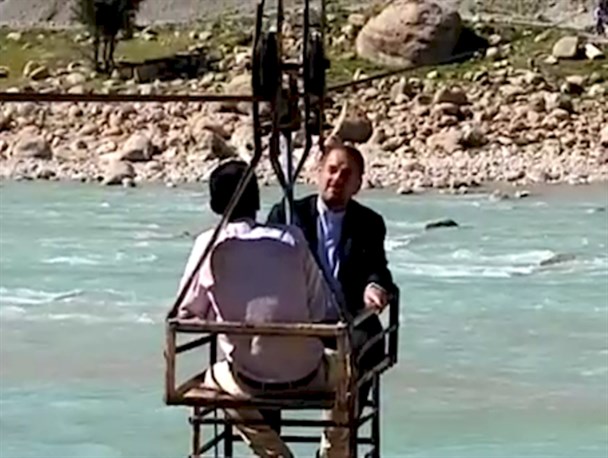 پرواز استاندار کهگیلویه و بویراحمد بر فراز رود مارون/احمدزاده چه تدبیری برای پایان پروازهای " موگر " دارد؟+ فیلم